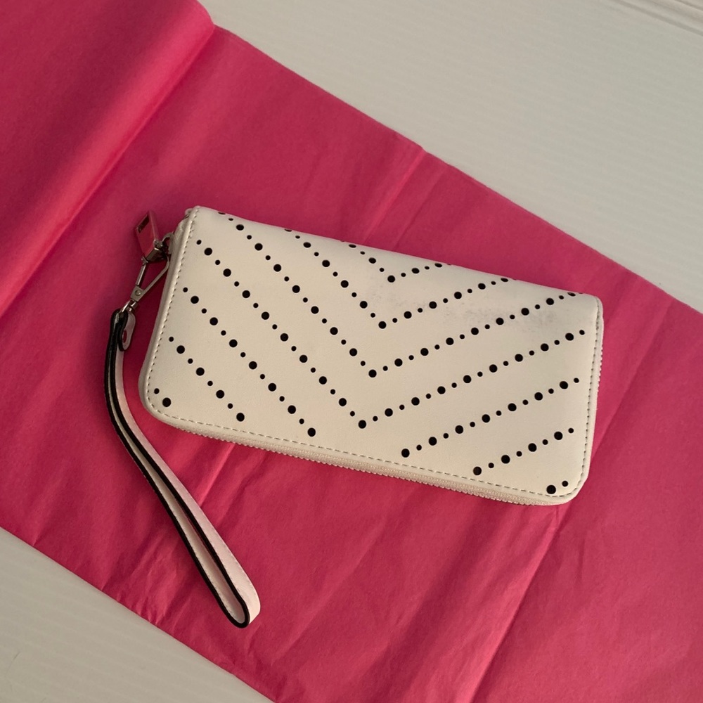 White Ladies Zip-Around Wallet